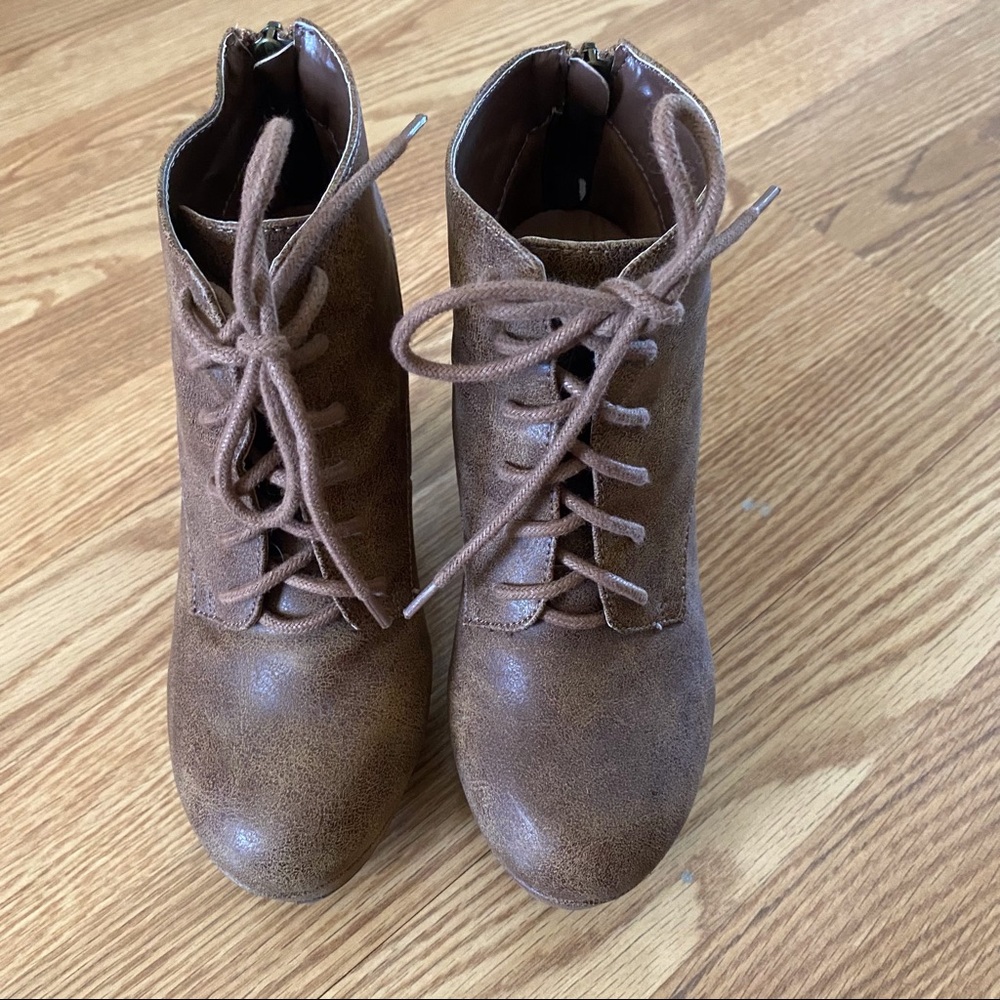 Daisy Fuentes Lace Ankle Boots - Picture 5 of 10
